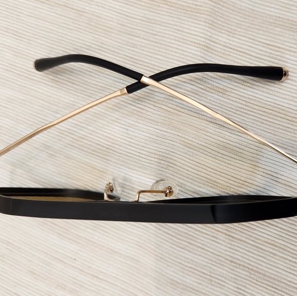 Eyewear - Picture 3 of 5